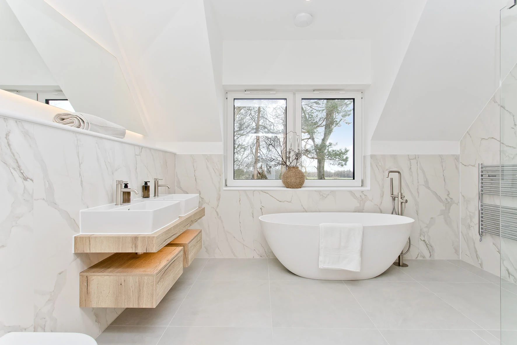 Freestanding bath, twin basins and a walk-in shower
